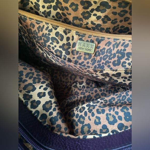 Maxx Leather Shoulder Bag​​ - Picture 6 of 7